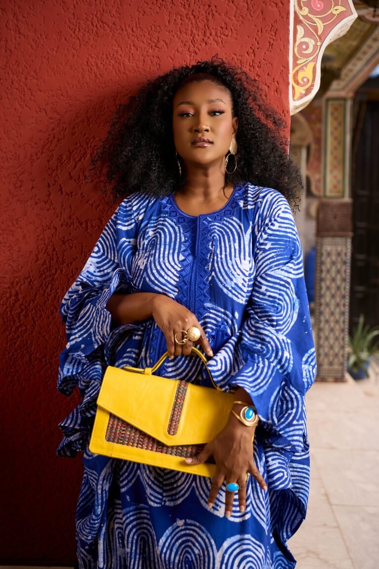 Halima Boubou — Bleu